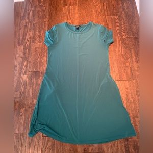 Kenneth Cole Green dress . Size Large, with pockets
